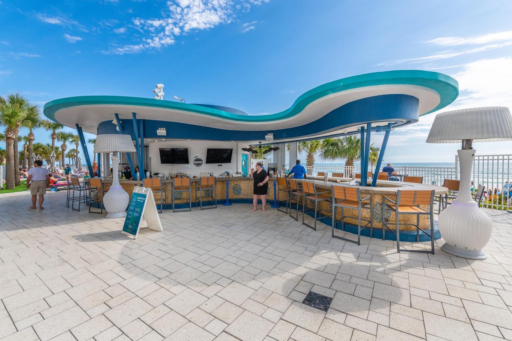 5th Floor Ocean Front Beauty, Private Balcony Holiday home Daytona Beach