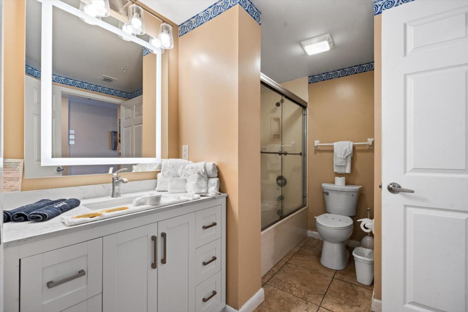 5th Floor Ocean Front Beauty, Private Balcony Daytona Beach