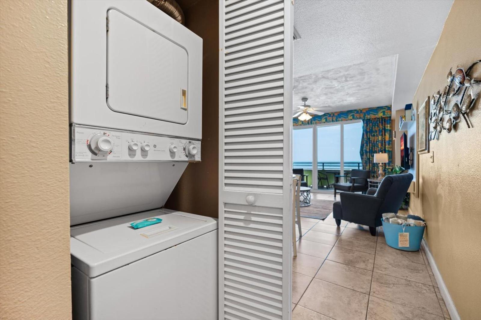 5th Floor Ocean Front Beauty, Private Balcony * Daytona Beach
