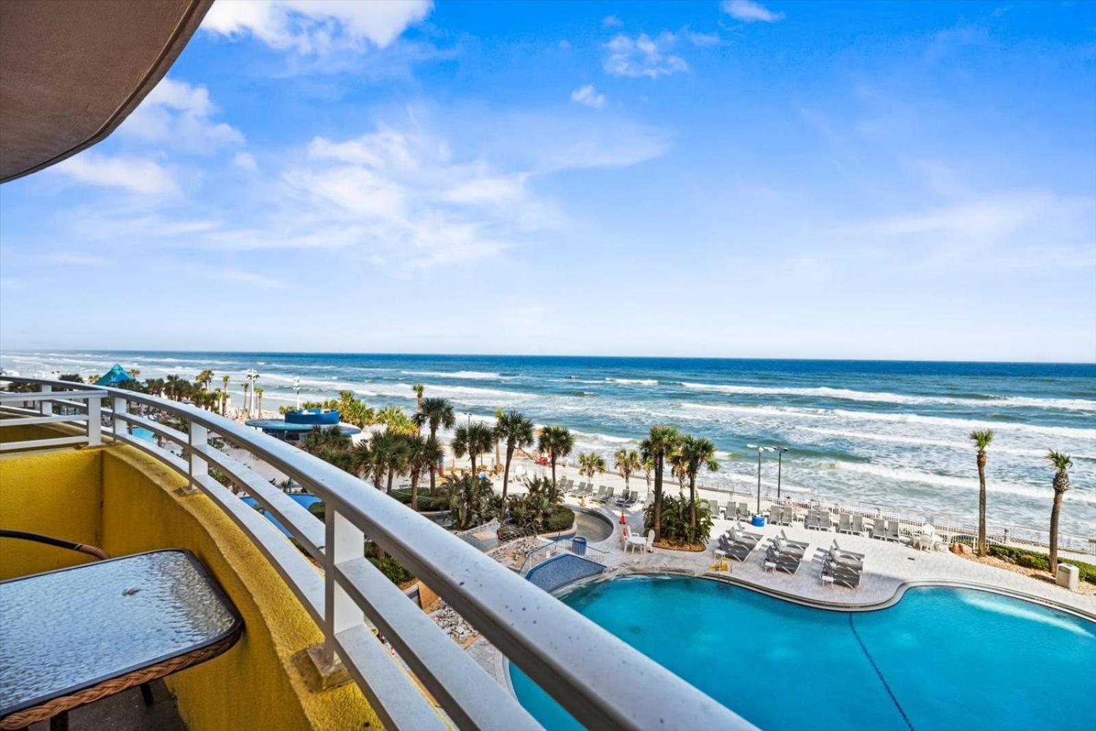 5th Floor Ocean Front Beauty, Private Balcony * Daytona Beach