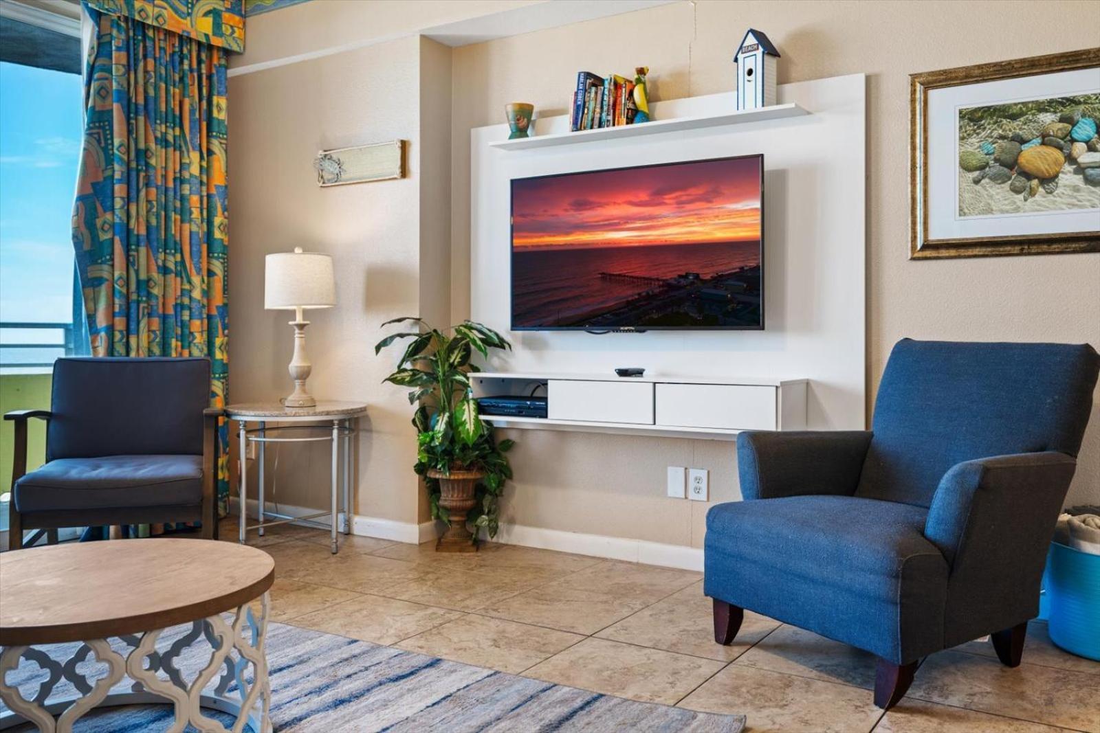 5th Floor Ocean Front Beauty, Private Balcony * Daytona Beach