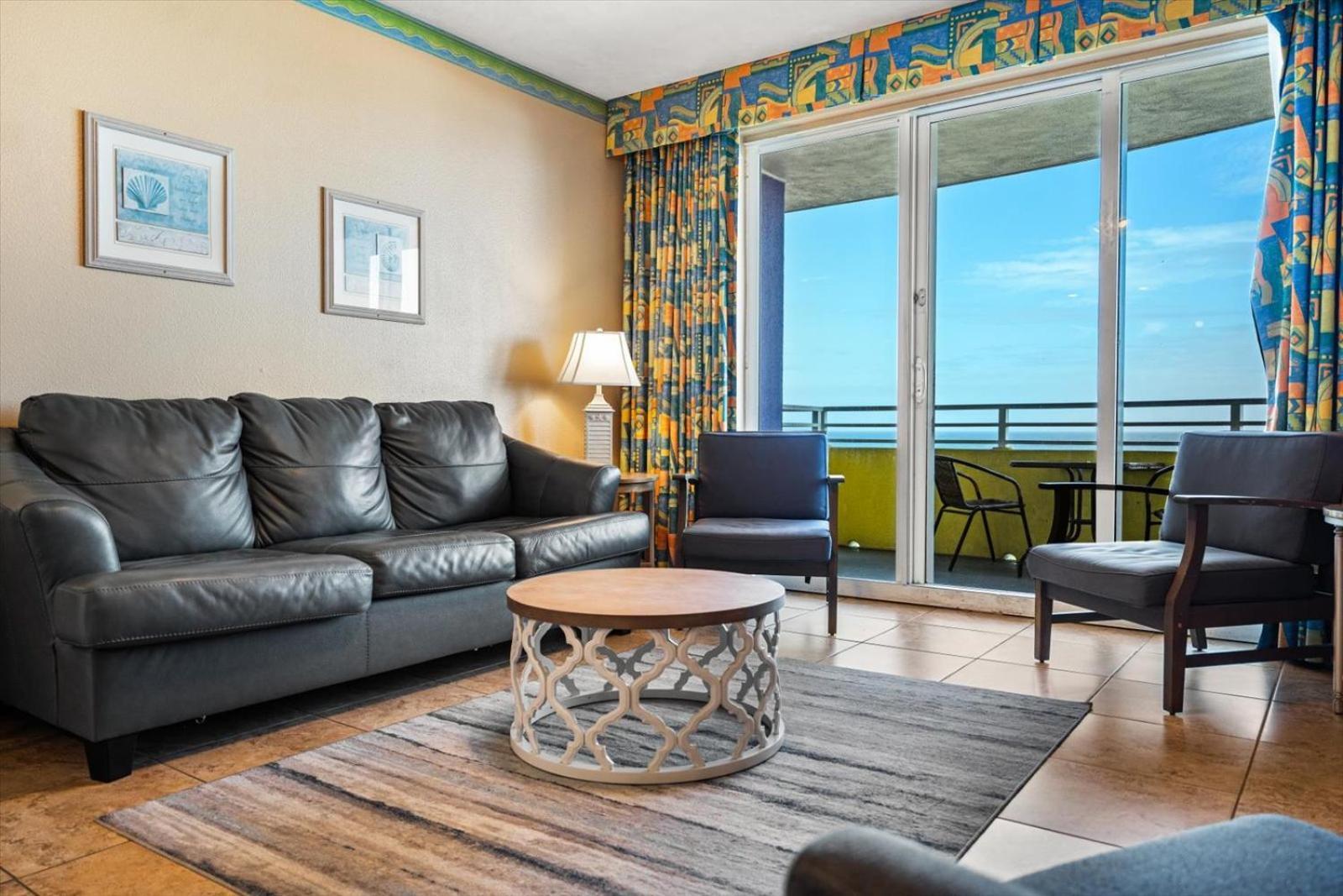 5th Floor Ocean Front Beauty, Private Balcony Daytona Beach